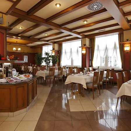 H+ Hotel 4*